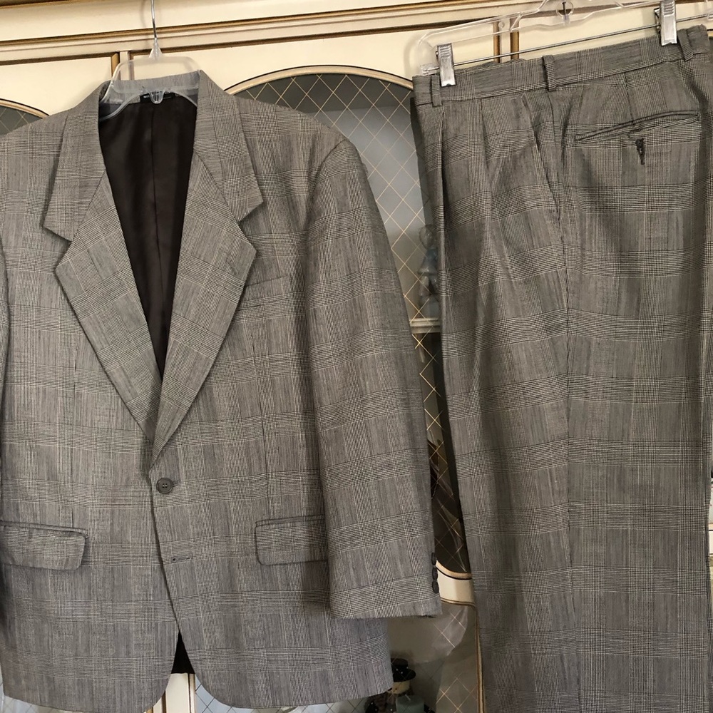 Amherst & Brock men’s suit excellent condition size 38R
